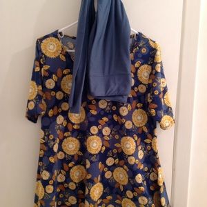 LuLaRoe Outfit.  Classic and OS Leggings.